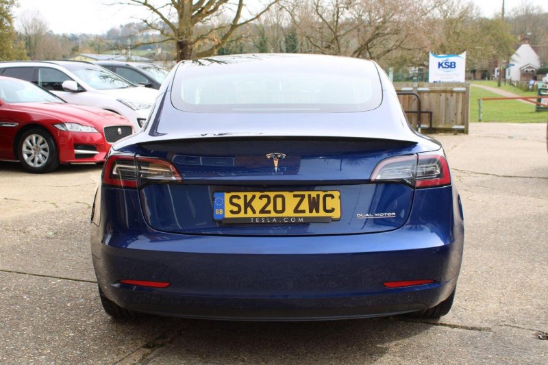 TESLA MODEL 3