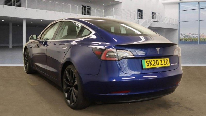 TESLA MODEL 3